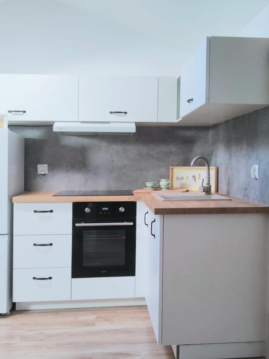 Osiedlove Poddasze Jedrzejów Exterior foto