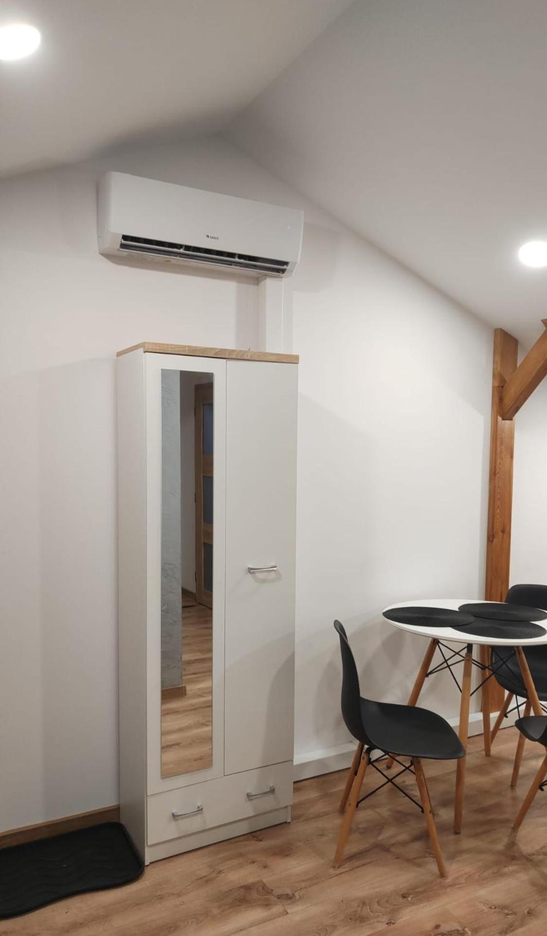 Osiedlove Poddasze Jedrzejów Exterior foto